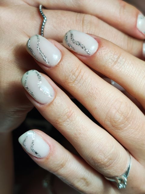 Manichiura cu oja semipermanenta made by Adelina Tepes - from Stailer