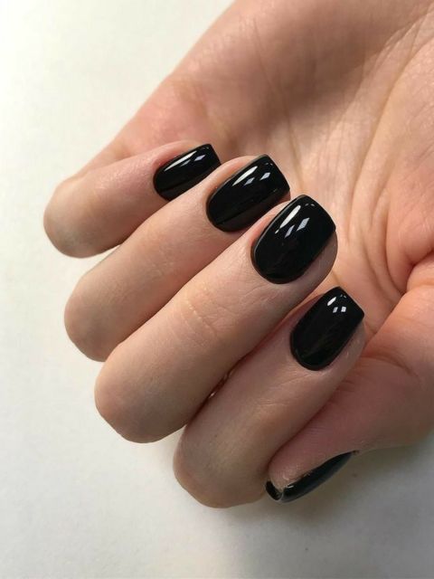 Manichiura cu oja semipermanenta made by Cristina Toderean - from Stailer