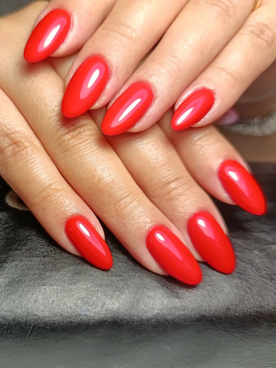 Manichiura cu gel pe unghie naturala made by Alina  Buraga  - from Stailer