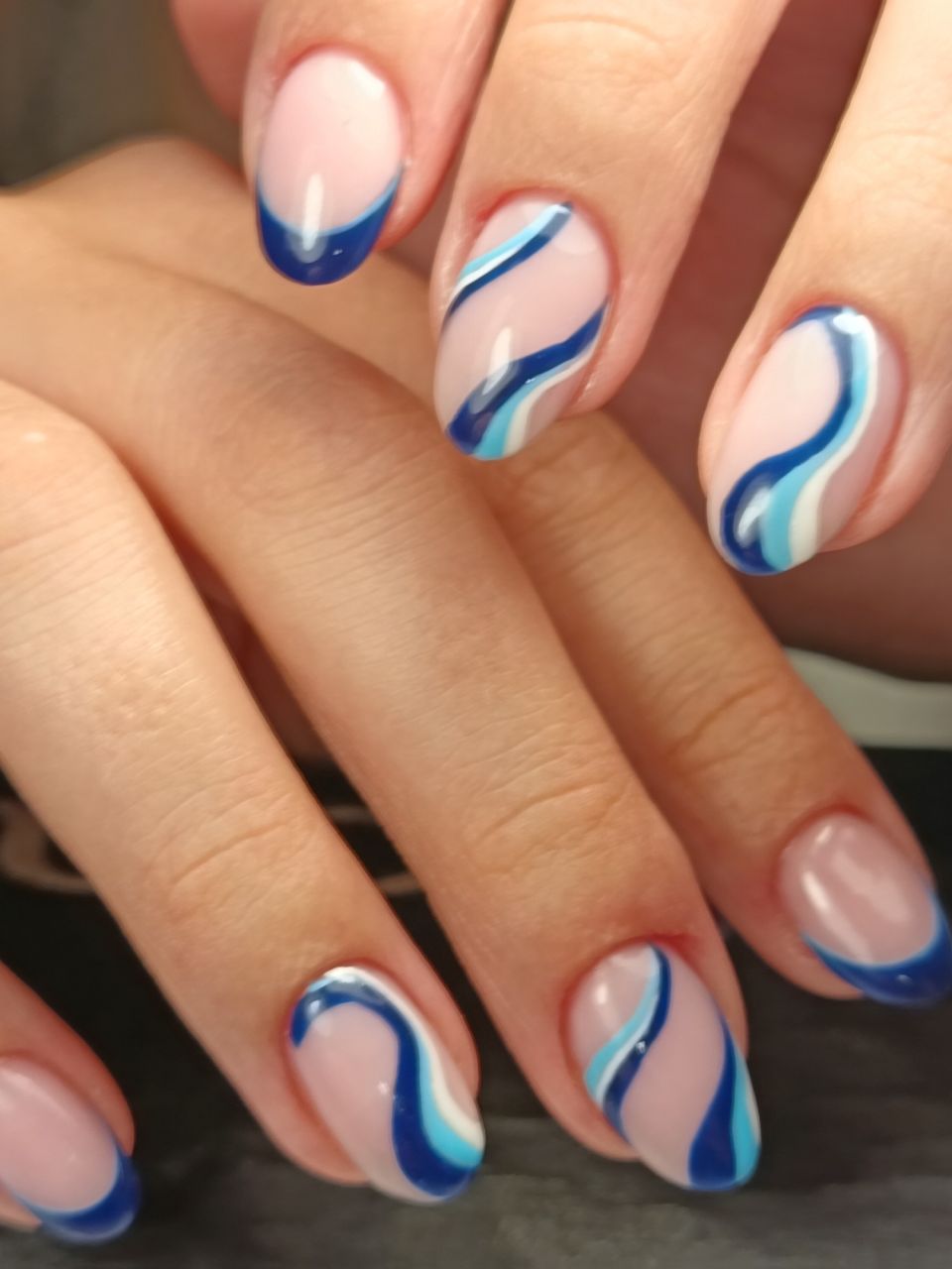 Manichiura cu gel pe unghie naturala made by Alina  Buraga  - from Stailer