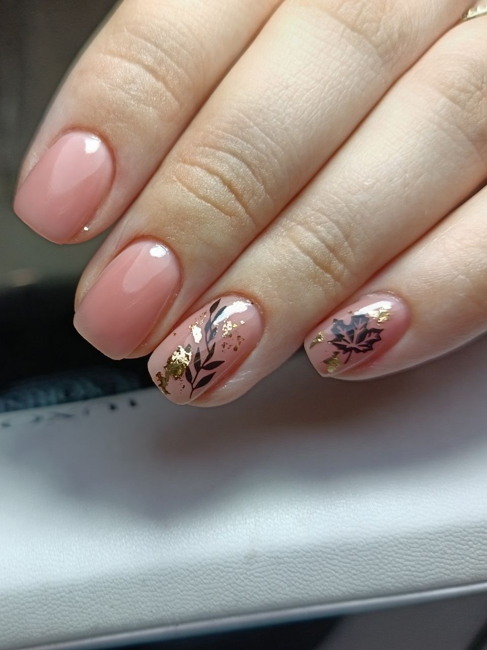 Manichiura cu oja semipermanenta made by Alina  Buraga  - from Stailer