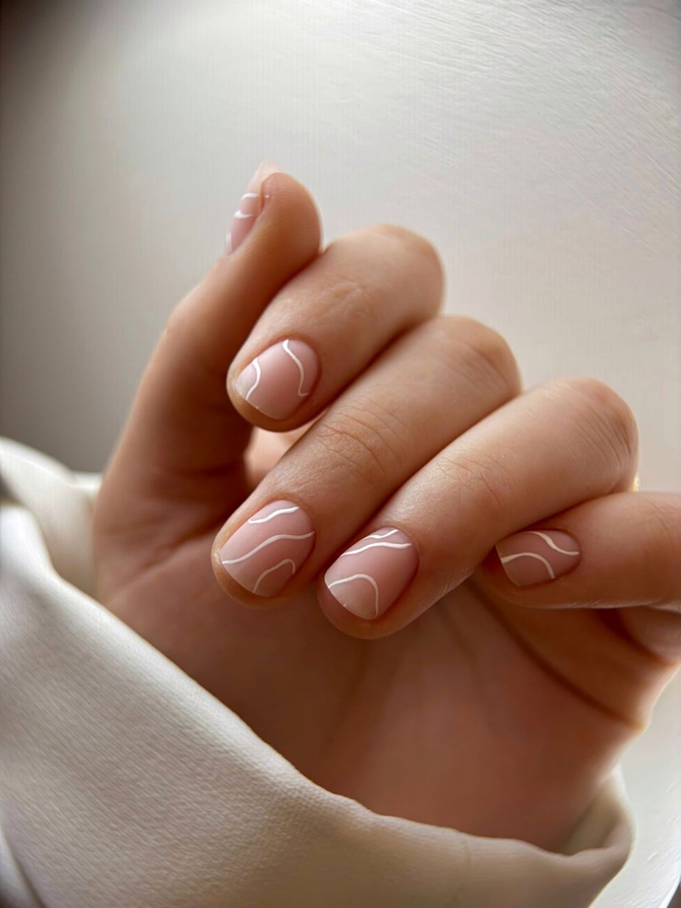 Manichiura cu oja semipermanenta made by Georgiana  Filip - from Stailer