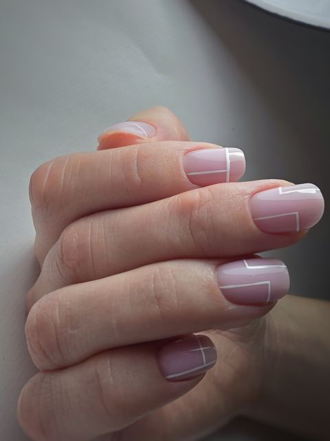 Manichiura cu oja semipermanenta made by Georgiana  Filip - from Stailer