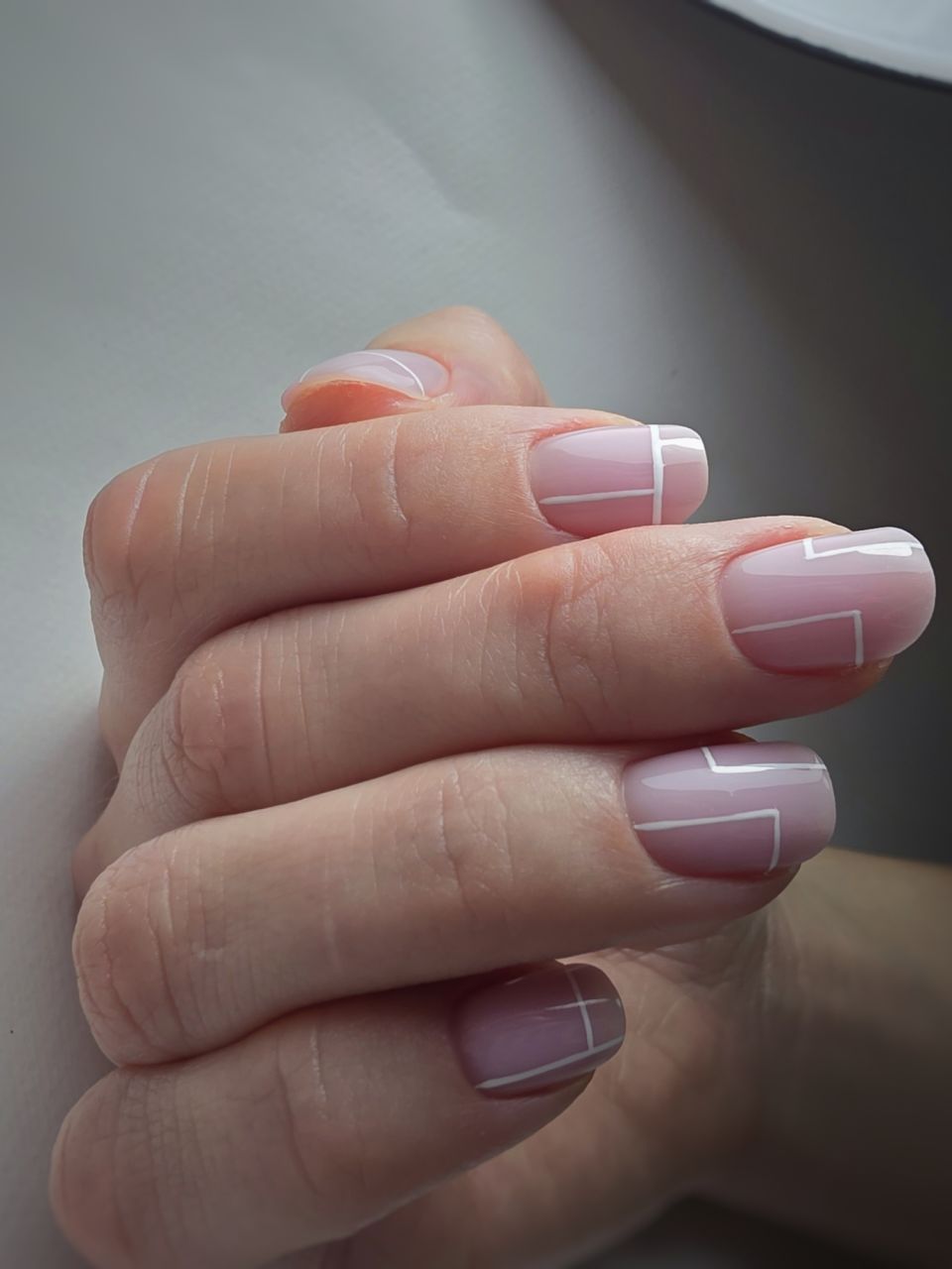 Manichiura cu oja semipermanenta made by Georgiana  Filip - from Stailer