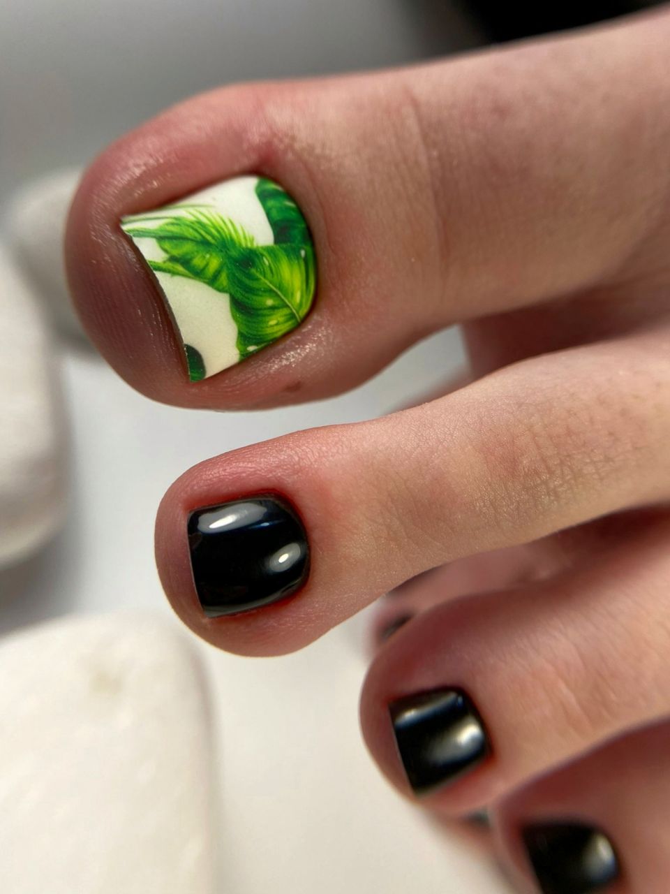 Pedichiura cu oja semipermanenta made by Georgiana  Filip - from Stailer