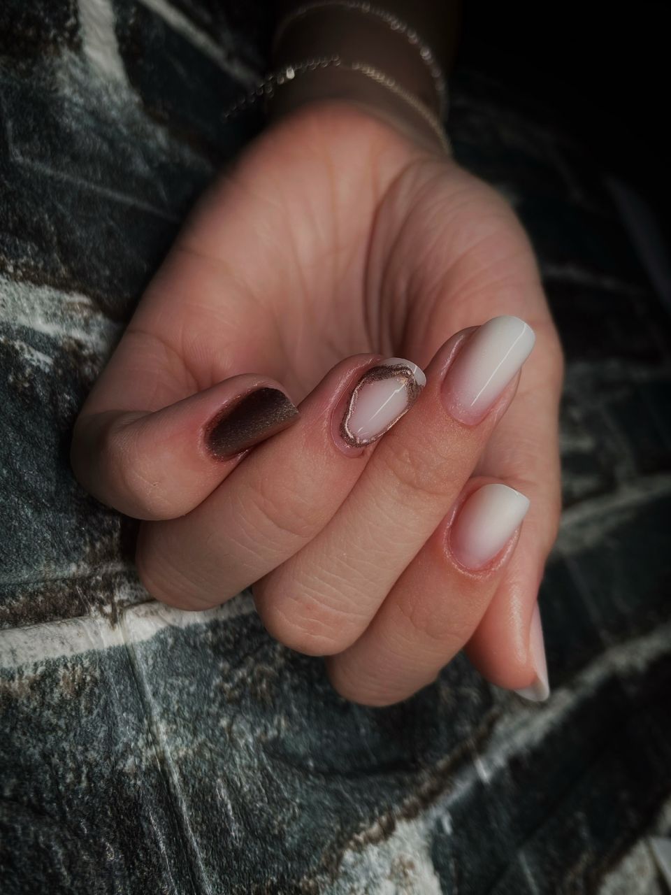 Manichiura constructie unghii cu gel - Slim made by Adina Gradinaru - from Stailer