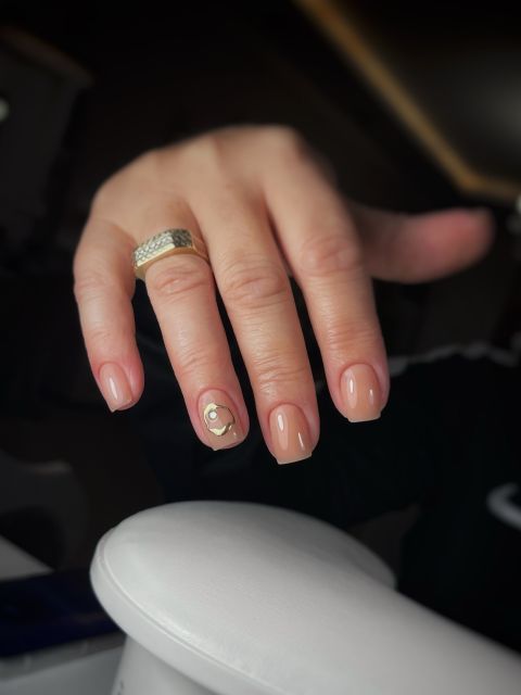 Manichiura cu oja semipermanenta