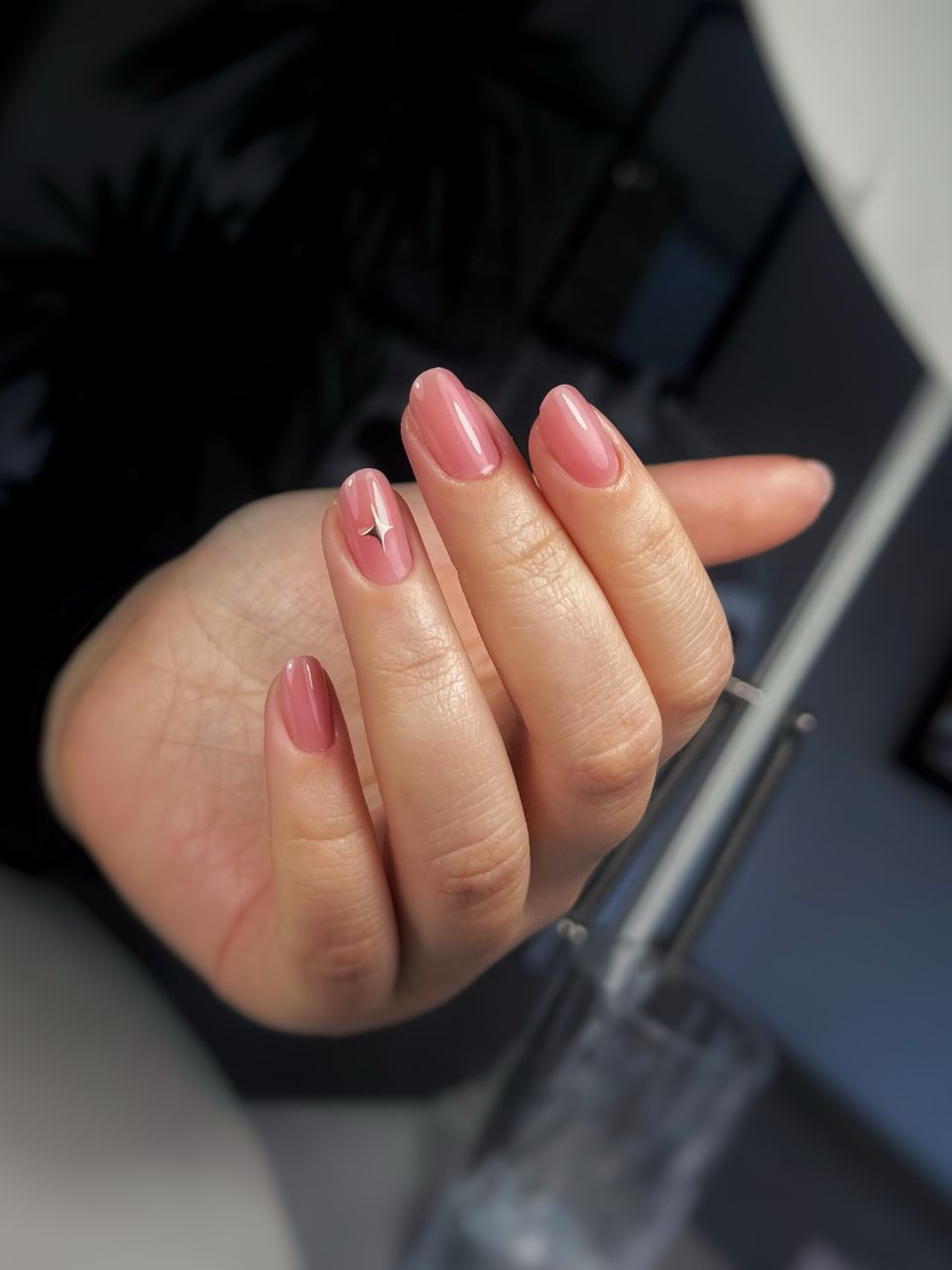 Manichiura cu oja semipermanenta made by Adina Gradinaru - from Stailer