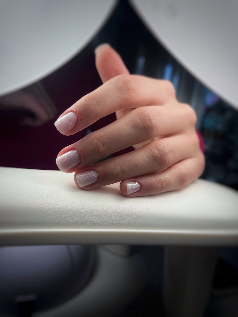 Manichiura cu oja semipermanenta made by Adina Gradinaru - from Stailer