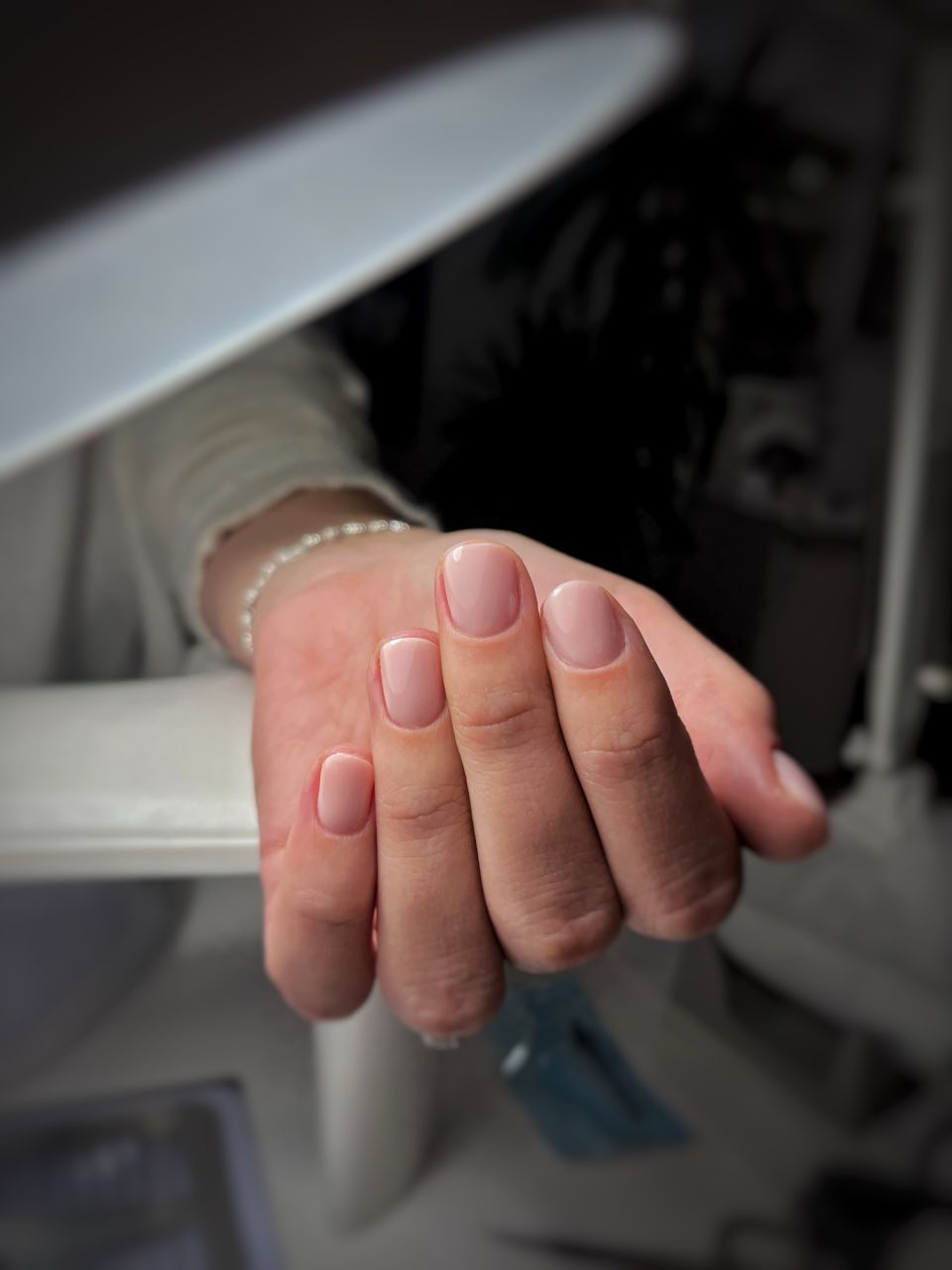 Manichiura cu oja semipermanenta made by Adina Gradinaru - from Stailer