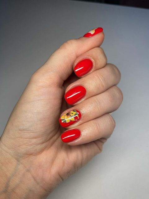 Manichiura cu oja semipermanenta made by Bianca Rebeca Dascălu - from Stailer