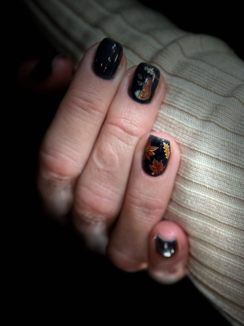 Manichiura cu oja semipermanenta made by Denisa Maria Mocean - from Stailer