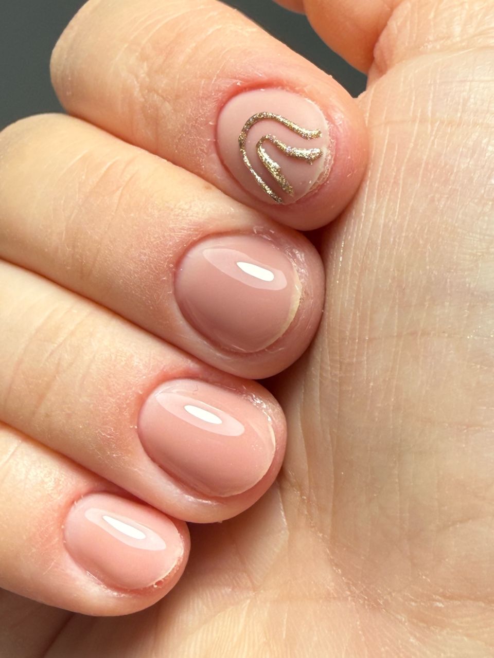 Manichiura cu oja semipermanenta made by Denisa Maria Mocean - from Stailer Manichiura cu oja semipermanenta made by Denisa Maria Mocean - from Stailer