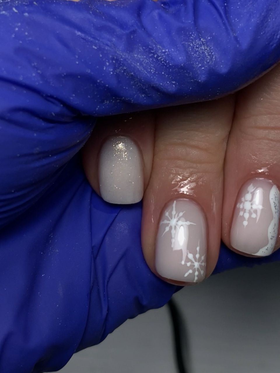 Manichiura cu gel pe unghie naturala made by Andreea Denisa - from Stailer