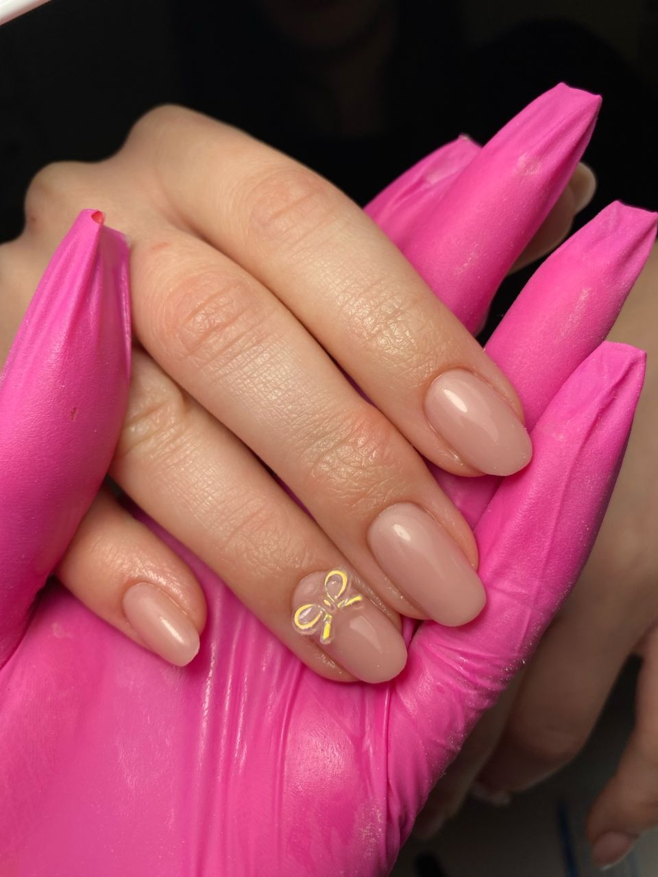 Manichiura cu gel pe unghie naturala made by Andreea Denisa - from Stailer