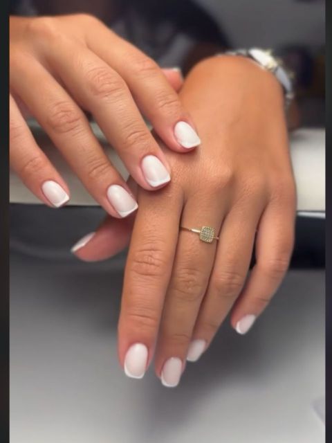 Manichiura cu gel pe unghie naturala made by Andreea Denisa - from Stailer