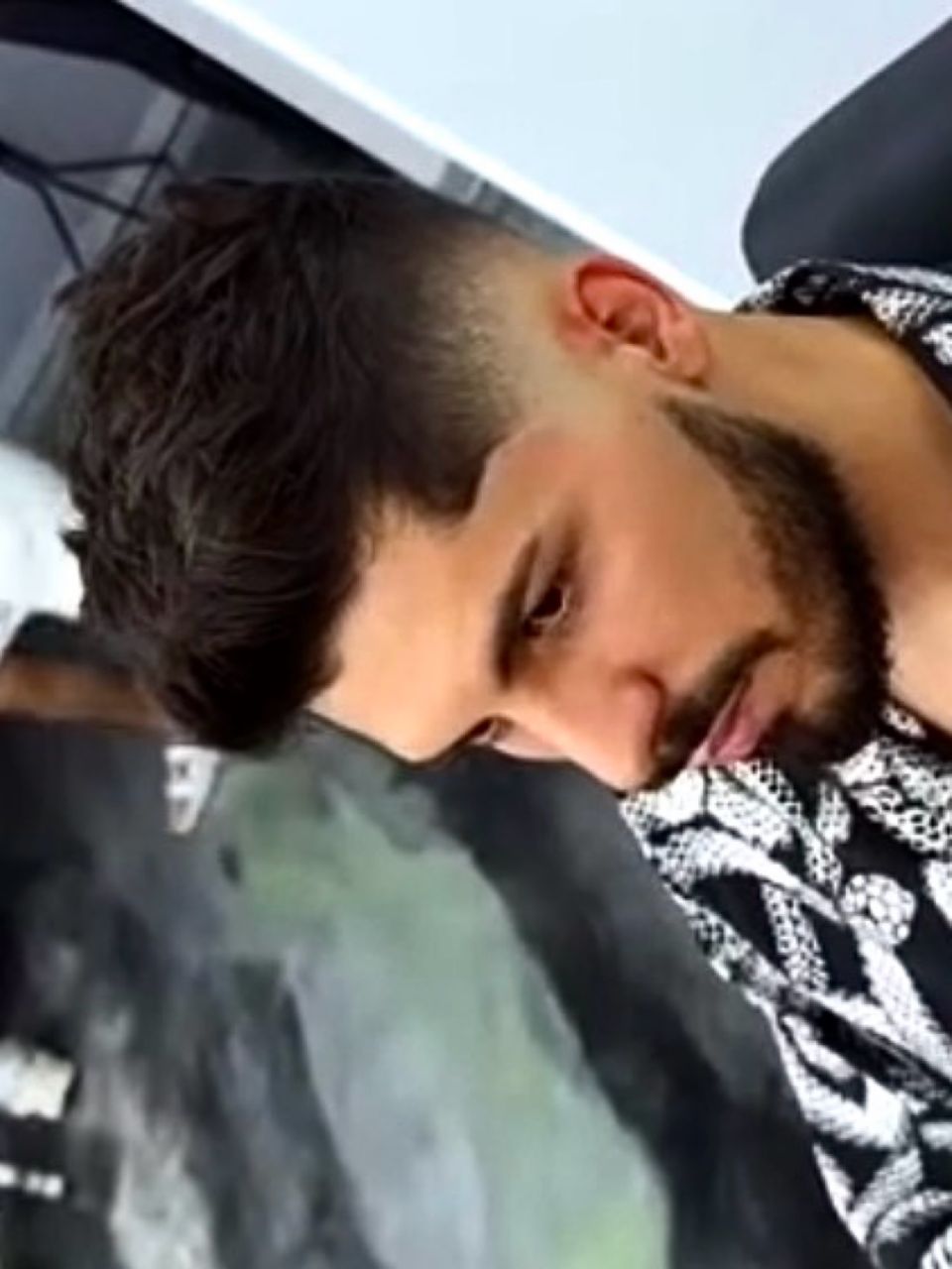 Tuns skin fade made by Marian Dinu - from Stailer