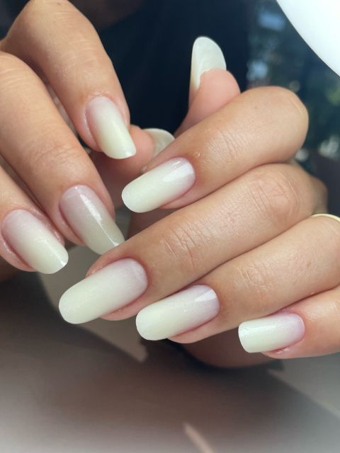 Manichiura constructie unghii cu gel made by Denisa Pavaloaia - from Stailer