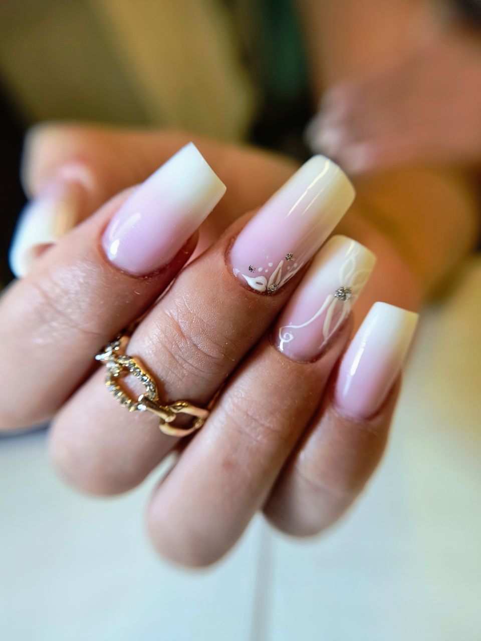 Manichiura constructie cu gel - marimea 3-4 made by Andreea Biru - from Stailer