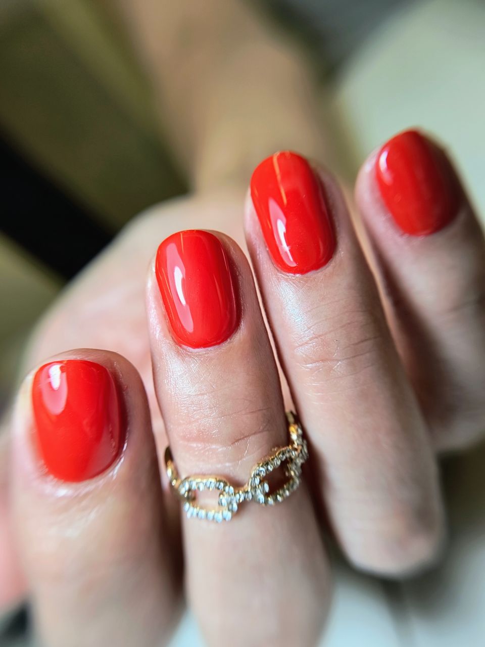 Manichiura cu oja semipermanenta made by Andreea Biru - from Stailer