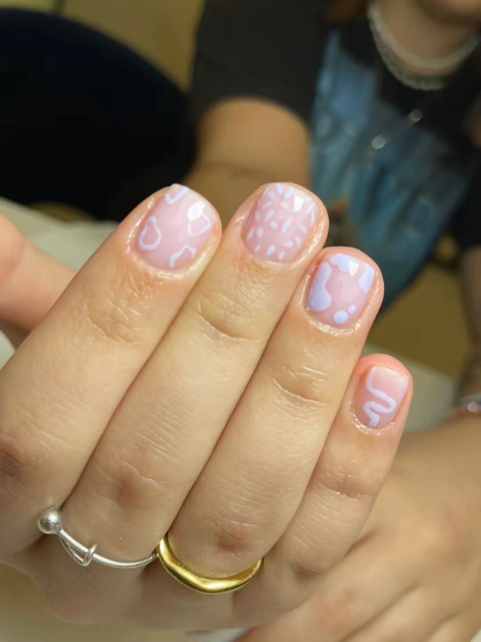 Manichiura cu oja semipermanenta made by Andreea Biru - from Stailer