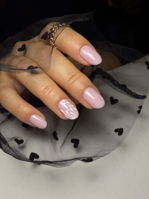 Manichiura semipermanenta cu apex