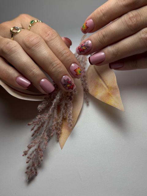 Manichiura semipermanenta cu apex