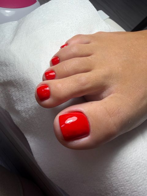 Pedichiura cu oja semipermanenta made by Cristina  Matei - from Stailer