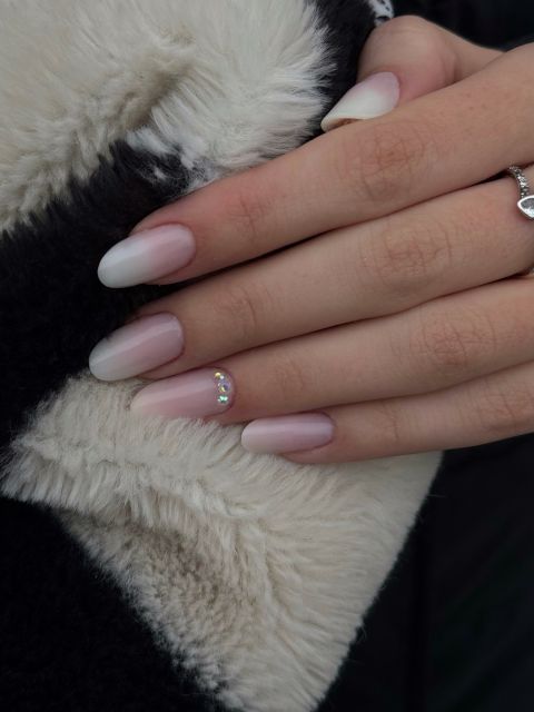 Manichiura constructie unghii cu gel - Slim made by Paula Raluca Dîrlea - from Stailer