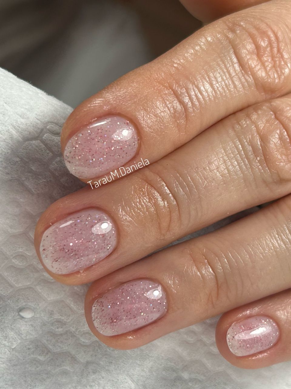 Manichiura cu oja semipermanenta made by Daniela Tarau - from Stailer