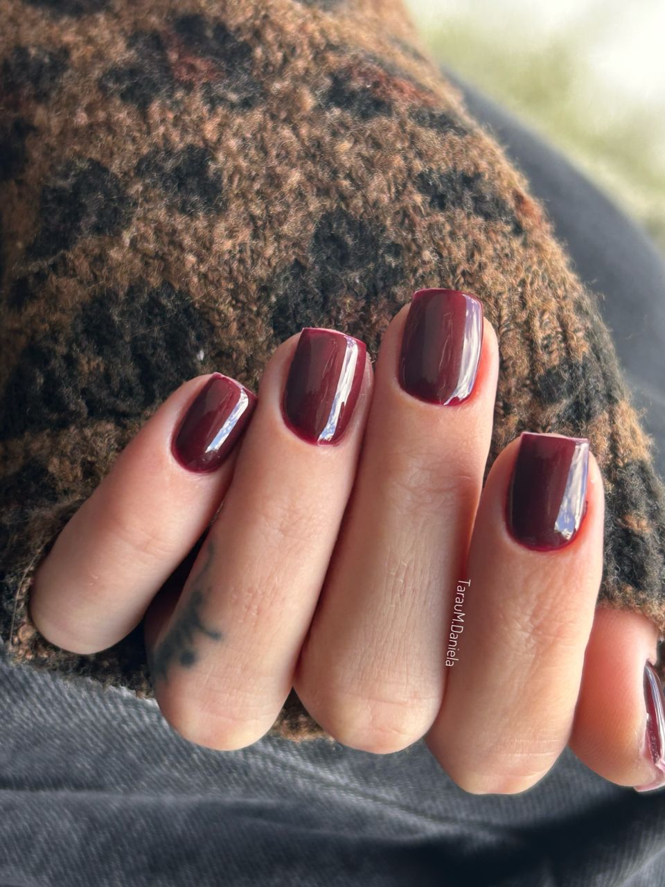 Manichiura cu oja semipermanenta made by Daniela Tarau - from Stailer