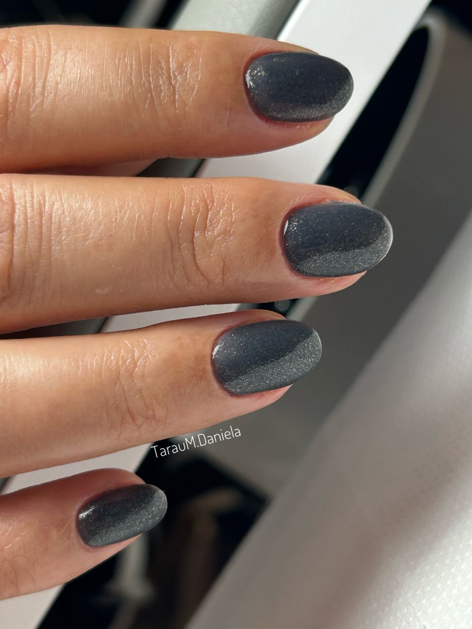 Manichiura cu oja semipermanenta made by Daniela Tarau - from Stailer