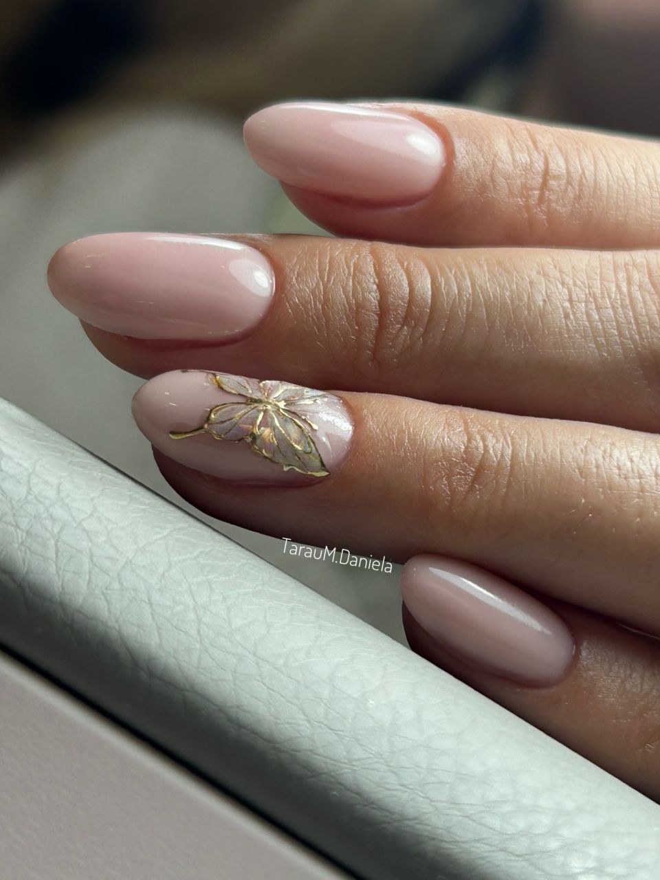 Manichiura cu oja semipermanenta made by Daniela Tarau - from Stailer