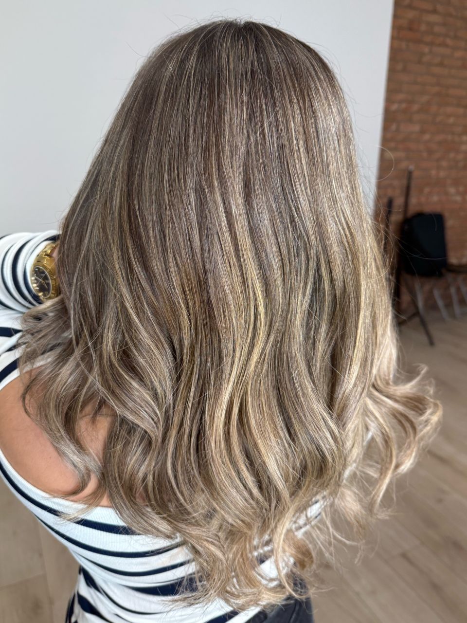 Balayage din decolorare made by Claudia Balmus - from Stailer