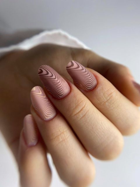 Manichiura cu oja semipermanenta