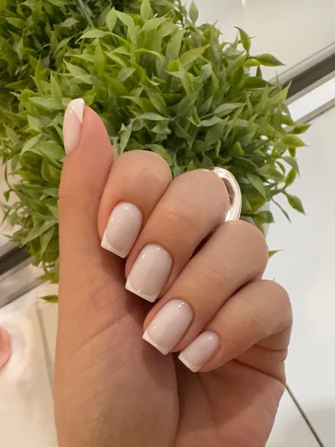 Manichiura cu oja semipermanenta