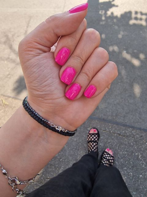 Manichiura cu oja semipermanenta