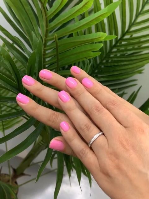 Manichiura cu oja semipermanenta made by Alexandra Cocerjuc - from Stailer