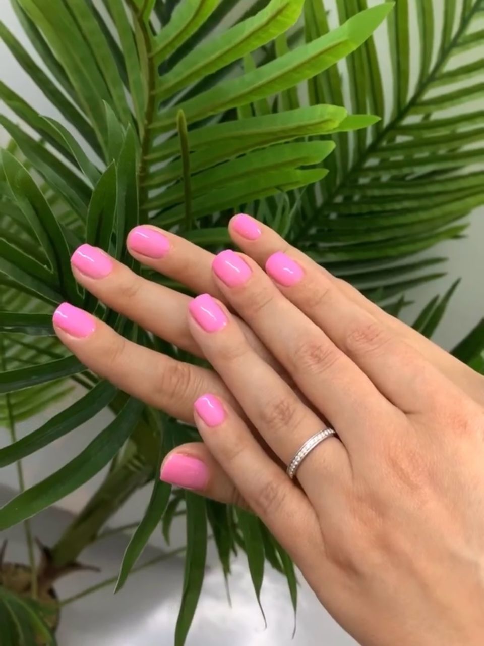 Manichiura cu oja semipermanenta made by Alexandra Cocerjuc - from Stailer