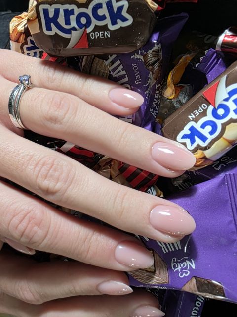 Manichiura cu oja semipermanenta made by Alexandra Laudacescu - from Stailer