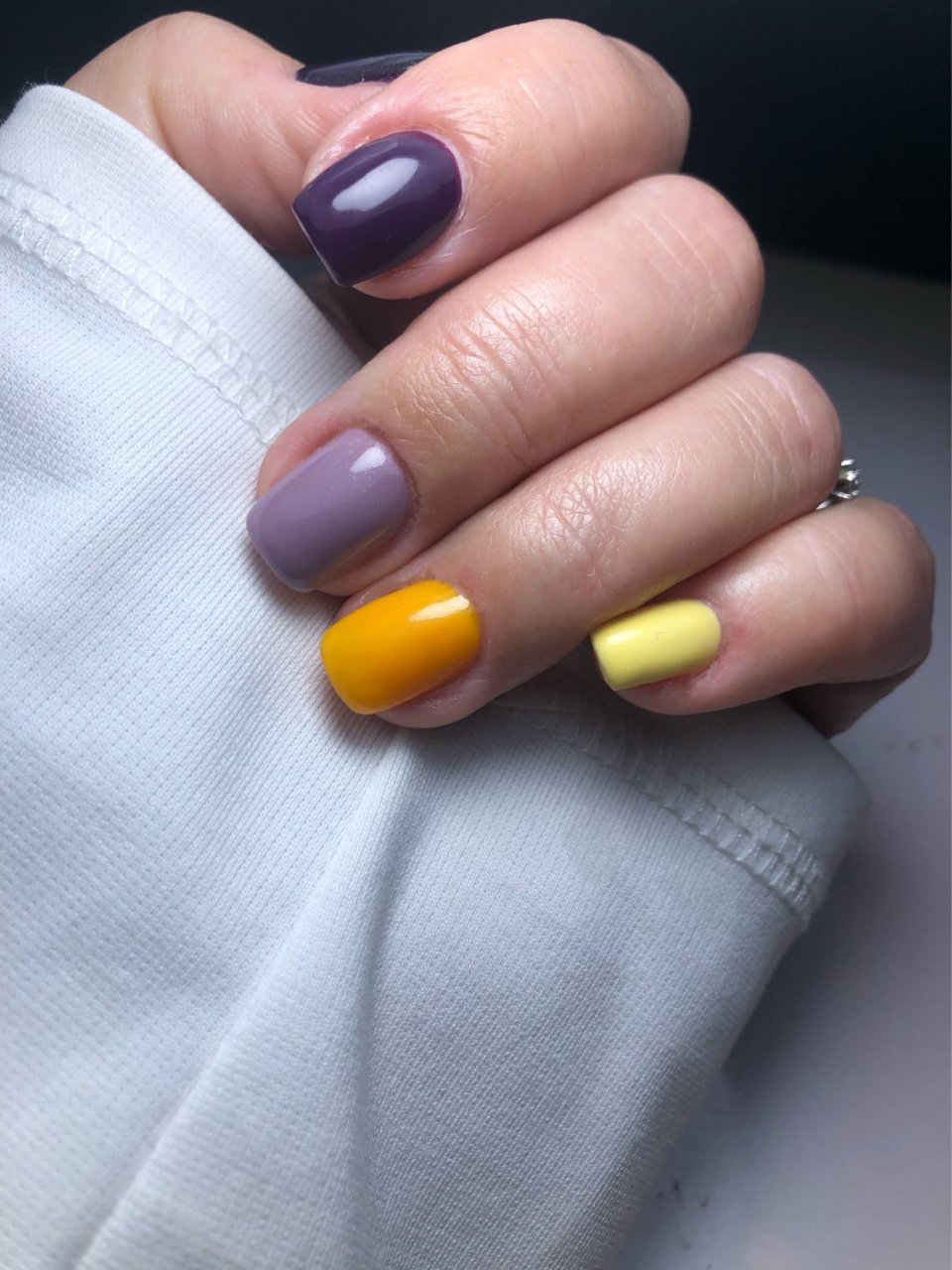 Manichiura cu gel pe unghie naturala made by Oana Crisan - from Stailer