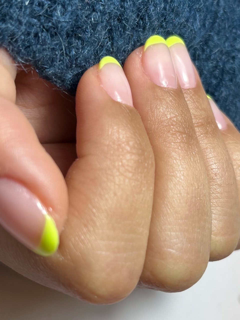 Manichiura cu oja semipermanenta made by Oana Crisan - from Stailer