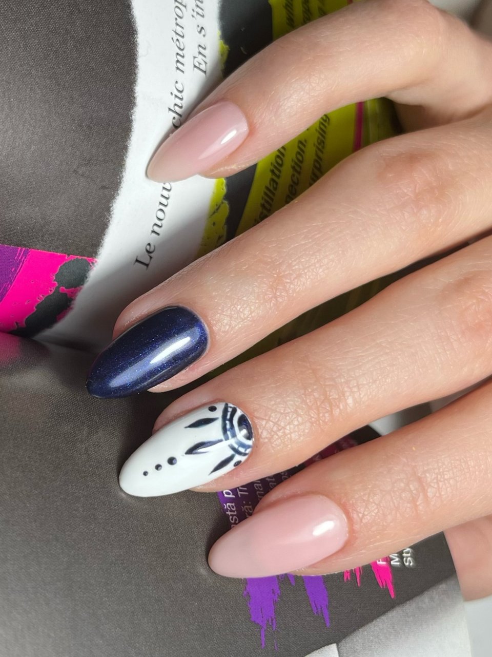 Manichiura cu oja semipermanenta made by Oana Crisan - from Stailer