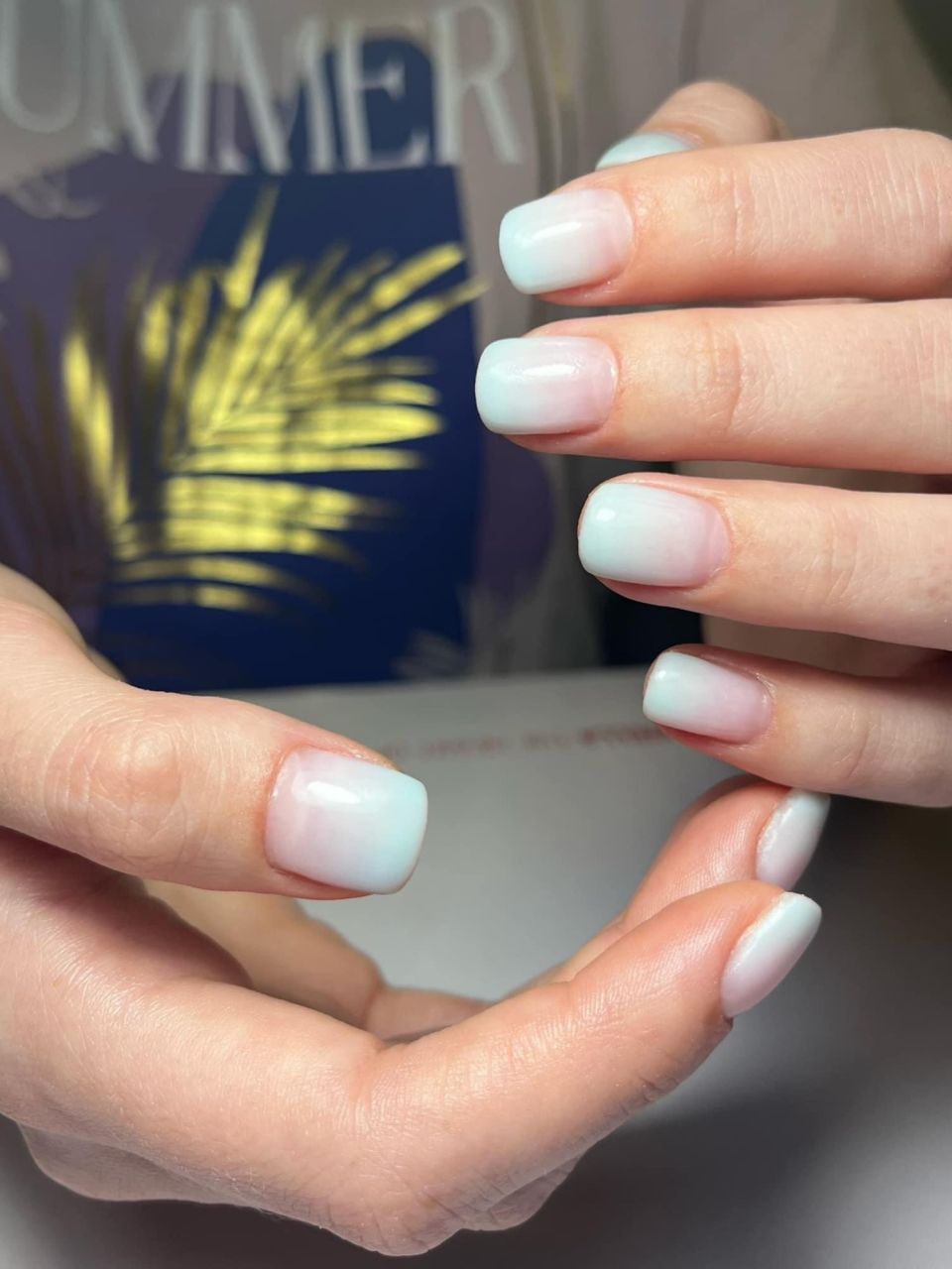 Manichiura cu oja semipermanenta made by Oana Crisan - from Stailer