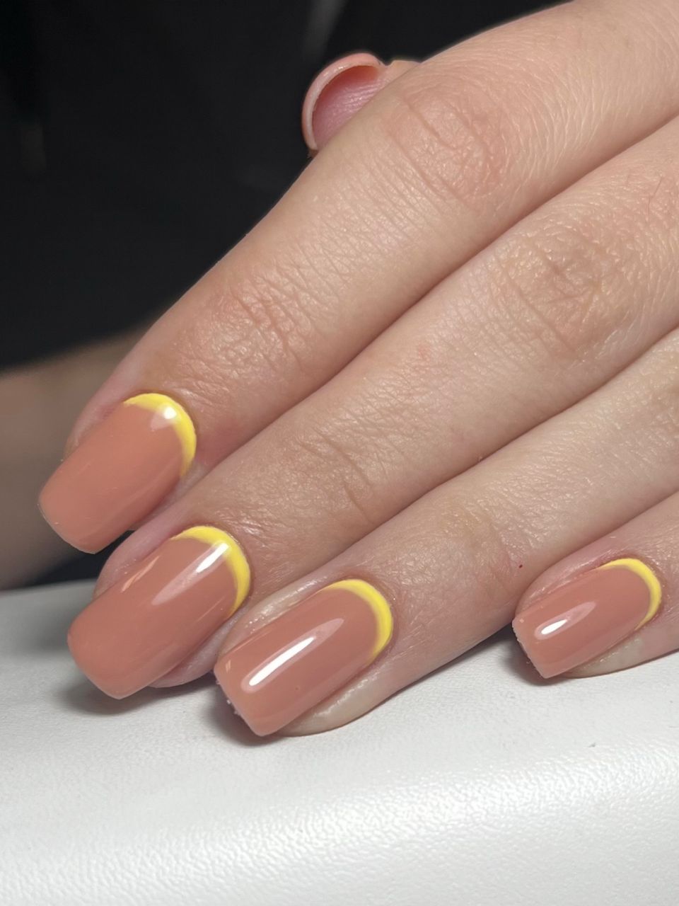 Manichiura cu oja semipermanenta made by Oana Crisan - from Stailer