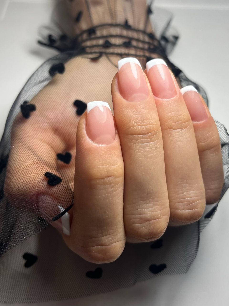 Manichiura cu oja semipermanenta made by Oana Crisan - from Stailer