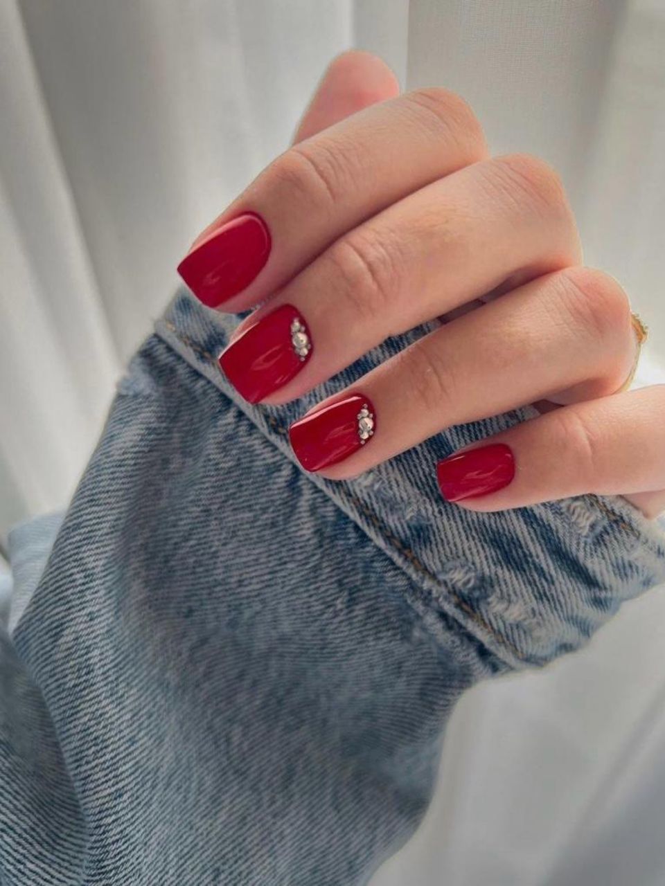 Manichiura cu oja semipermanenta - Apex made by Marina Rosu - from Stailer