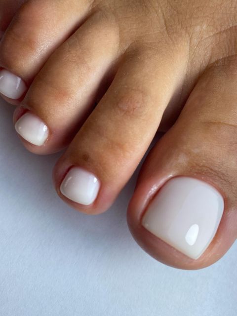 Pedichiura cu oja semipermanenta made by Marina Rosu - from Stailer