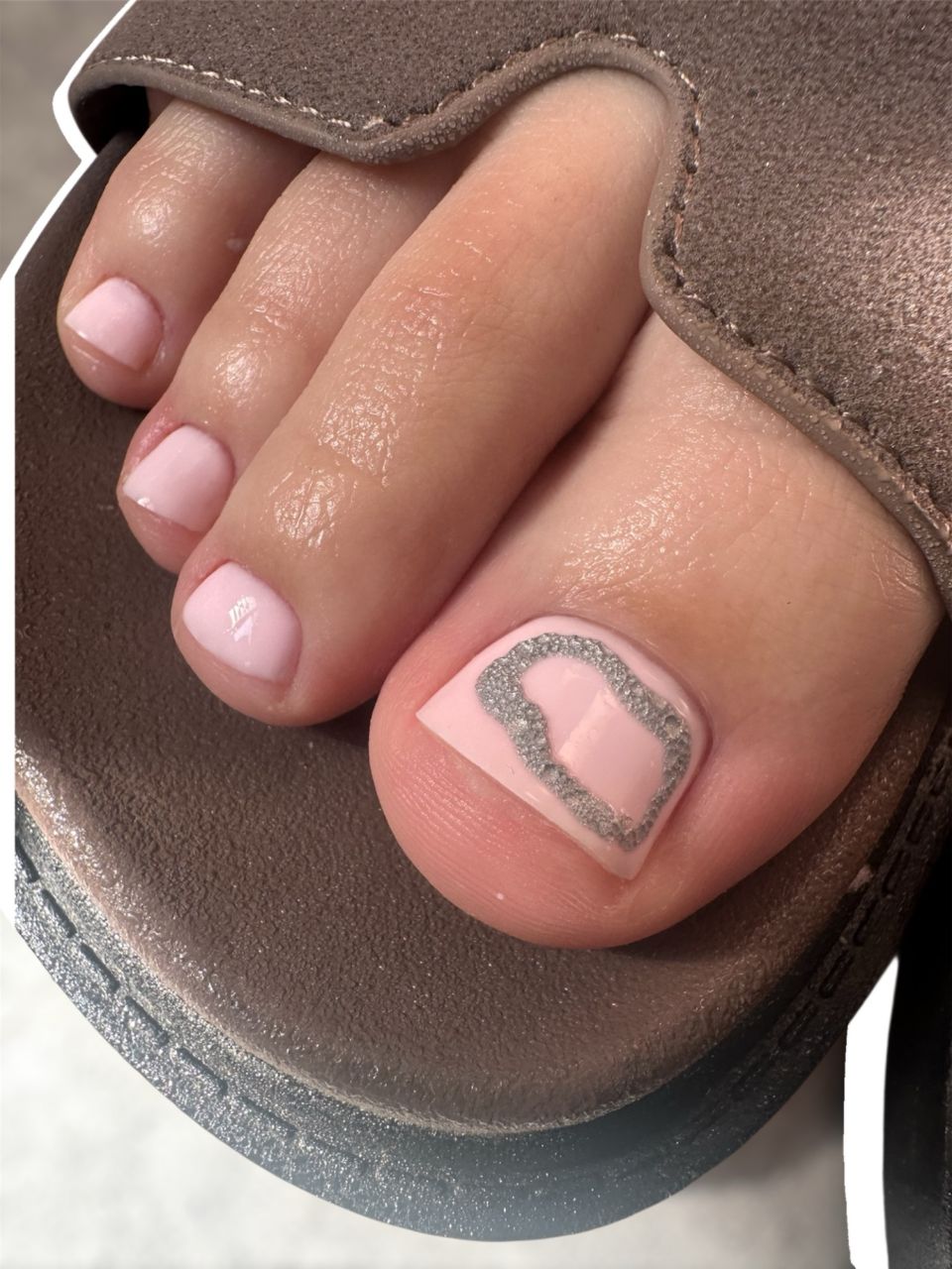 Intretinere pedichiura cu oja semipermanenta made by Irina Milas - from Stailer Intretinere pedichiura cu oja semipermanenta made by Irina Milas - from Stailer