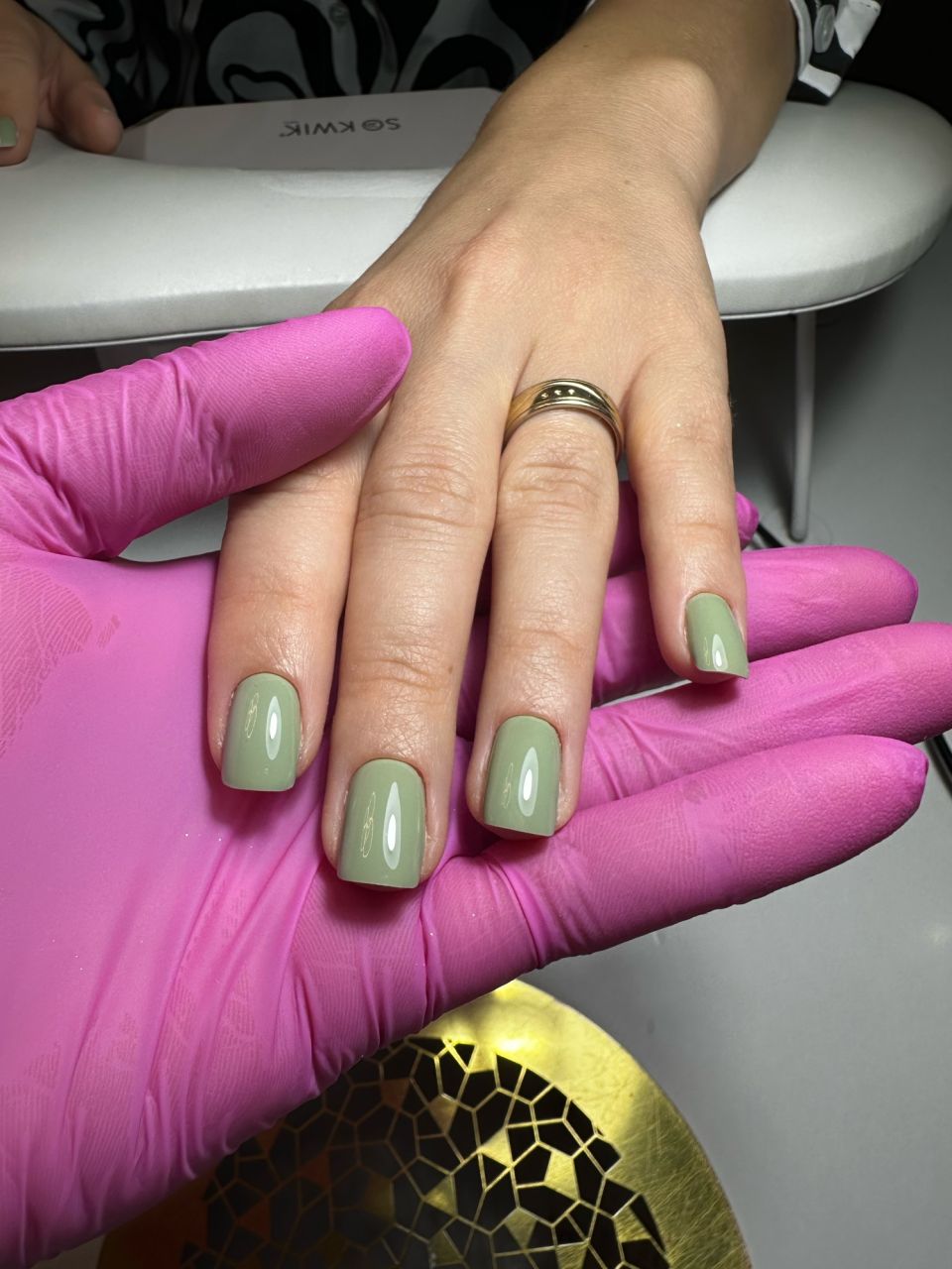 Manichiura cu gel pe unghie naturala made by Irina Milas - from Stailer